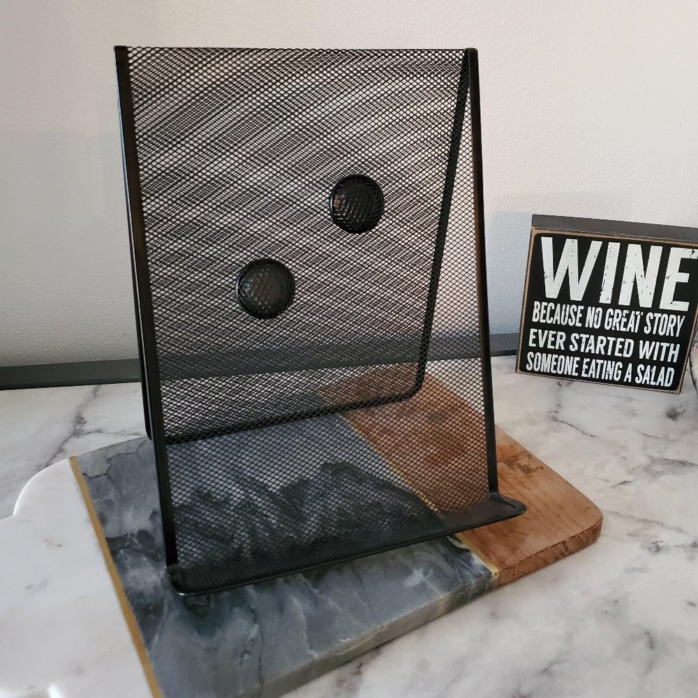 Mesh document holder with magnets